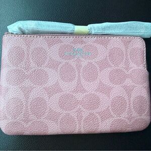 Coach CORNER ZIP WRISTLET IN SIGNATURE CANVAS Dusty Pink